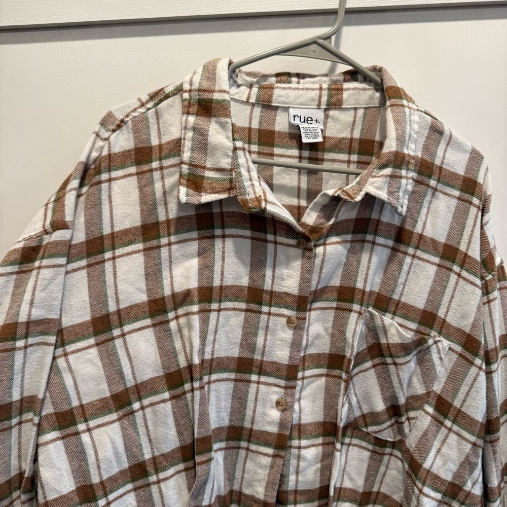 Rue21 Women’s White and Brown Plaid Flannel - Picture 2 of 6